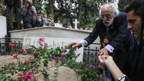 «&#39;Επεσε η αυλαία» για τη Ζωή Λάσκαρη - σπαρακτικό το «αντίο» ( φωτό)