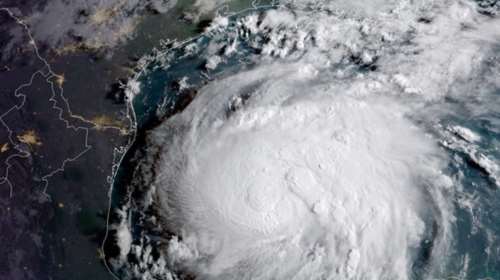 'Ετοιμη να «σαρώσει» τις ΗΠΑ η καταιγίδα Χάρβεϊ, εκκενώνονται πόλεις