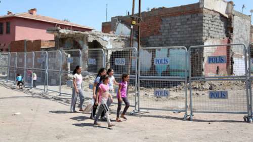 Στην «λάτρα» επέστρεψαν αναγκαστικά 1 εκατ. γυναίκες