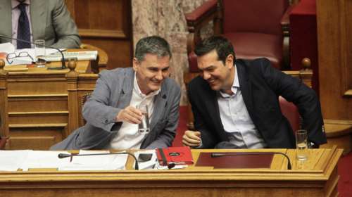 H κυβέρνηση από τις παραλίες στον «τρίτο γύρο» με την τρόικα