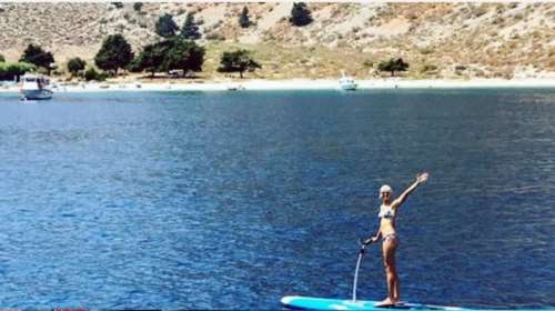 Οι μαγικές διακοπές της Κούρκοβα στην Ελλάδα καρέ καρέ σto Instagram