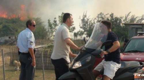 Κοντά στα σπίτια η φωτιά στην Παραμυθιά Θεσπρωτίας [βίντεο]