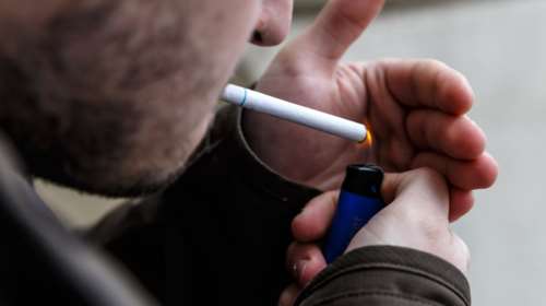 Στους πρωταθλητές πώλησης λαθραίου καπνού η Ελλάδα