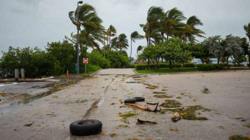 Μετά τον Χάρβεϊ σε τυφώνα αναβαθμίστηκε και η καταιγίδα Ιρμα