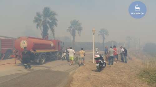 Φωτιά κοντά σε κατοικημένη περιοχή ξέσπασε στη Ρόδο