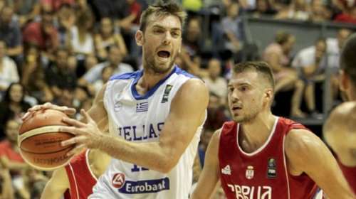 Κάκωση υπέστη ο Μάντζαρης, παίζει με νάρθηκα κατά της Γαλλίας