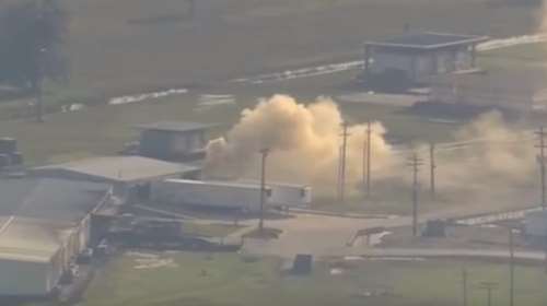 Eικόνες από τα φλεγόμενα κιβώτια με το υπεροξείδιο στο Τέξας (Βίντεο)