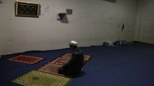 Παράνομα τζαμιά και ύποπτοι ιμάμηδες στο κέντρο της Αθήνας