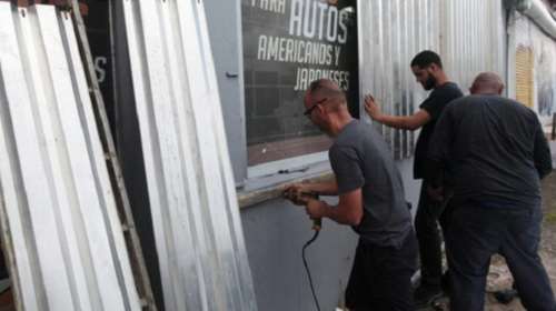 Τρομάζει ο τυφώνας Ίρμα: Βίντεο που κόβουν την ανάσα