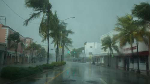 Σερίφης για το πέρασμα της Ιρμα: Καταζητούμενοι θα μείνουν εκτός καταφυγίων