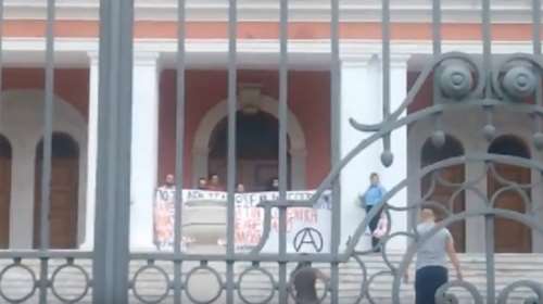 Βίντεο από την εισβολή του Ρουβίκωνα στο υπουργείο Μακεδονίας - Θράκης