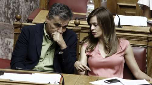 Αρον- άρον απέσυρε η  Αχτσιόγλου  ρυθμίσεις από το εργασιακό νομοσχέδιο