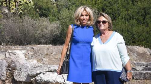 Μπριζίτ Μακρόν: Αυτό το χρυσό κολιέ της έκανε δώρο η Βλασία Παυλοπούλου