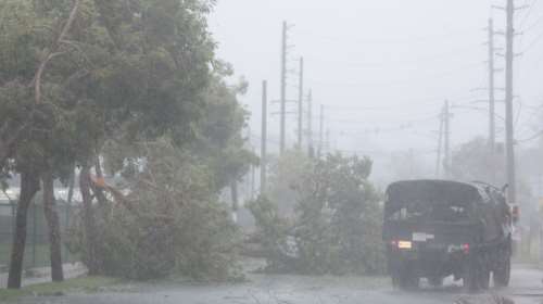 Τρέμουν στη Φλόριντα την «ανελέητη» καταιγίδα Ιρμα