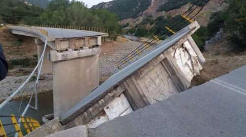 Απίστευτες εικόνες: Κατέρρευσε γέφυρα στην παλιά εθνική οδό της Ξάνθης