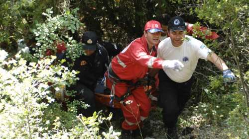 Επεσε σε χαράδρα 50 μέτρων &amp; βρέθηκε κρεμασμένος σε κλαδί!