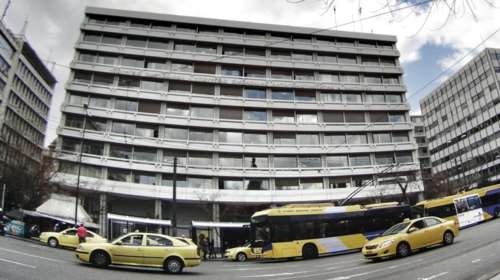 Ποιός θα πληρώσει το λογαριασμό για τη νέα τρύπα στα έσοδα;