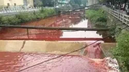 Θρίλερ στη Κίνα: Ποταμός που διασχίζει πόλη άρχισε να ρέει... αίμα
