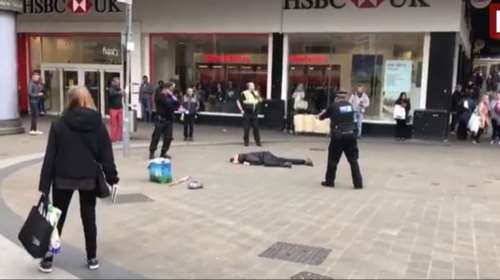 H επεισοδιακή σύλληψη υπόπτου με μαχαίρι στο Μπέρμιγχαμ -βίντεο