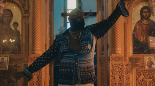 Σάλος με ράπερ που γυρίζει βιντεοκλίπ σε εκκλησία