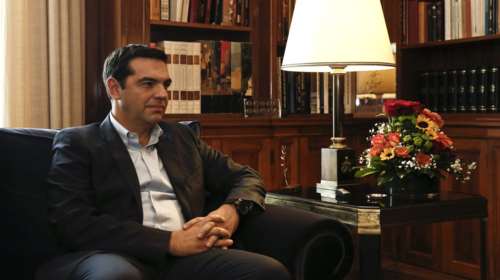 Guardian: Γιατί οι ηγέτες της ΕΕ παρέχουν στήριξη στον Τσίπρα