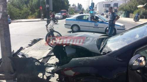 Οδηγός έριξε το αυτοκίνητο πάνω σε γυναίκα ποδηλάτη που περίμενε σε φανάρι