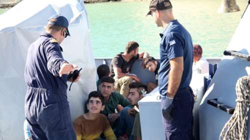 Αιχμές βουλευτών του ΣΥΡΙΖΑ κατά Μουζάλα για τους πρόσφυγες