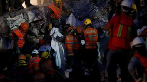 Μεξικό: Μάχη για να σωθεί κοριτσάκι παγιδευμένο στα  ερείπια του σχολείου