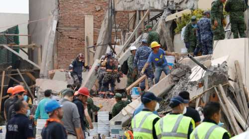 Μεξικό: Μαθητές στέλνουν sms  κάτω από τα συντρίμμια  του σχολείου