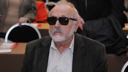 Κουρουμπλής: Συγγενής μου η κυρία που γελούσε με τον Μητσοτάκη στη Βουλή