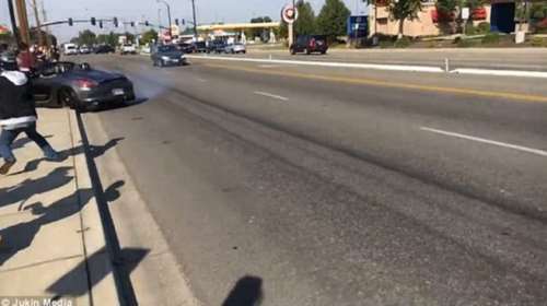 Ήθελε να &quot;κάψει τα λάστιχα&quot; και έπεσε πάνω στο πλήθος