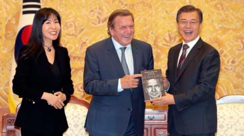 Ο νέος μεγάλος έρωτας του Σρέντερ είναι μια Νοτιοκορεάτισσα