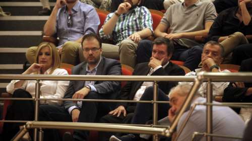 Κεντροαριστερά: Στον &quot;αέρα&quot; οι εκλογές ένα μήνα πριν την κάλπη