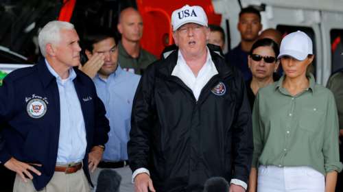 Ο Τραμπ ξέχασε ότι η Μελάνια ήταν δίπλα του: Θα ήθελε πολύ να βρισκόταν εδώ