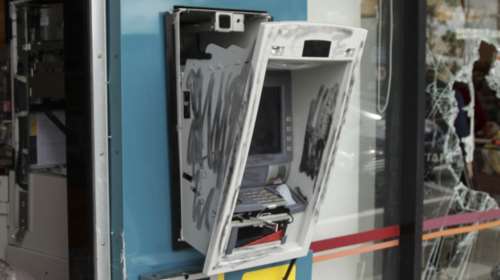 Τίναξαν στον αέρα ΑΤΜ σε σούπερ μάρκετ της Σαλαμίνας