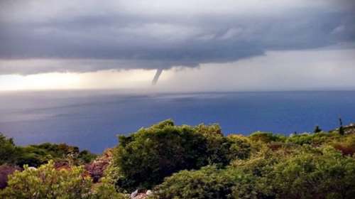 Υδροστρόβιλος στις Βολίμες στη Ζάκυνθο (ΒΙΝΤΕΟ)