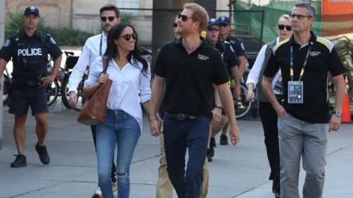 Πώς ο Χάρι και η κοπέλα του «έσπασαν το πρωτόκολλο» με το καλημέρα σας