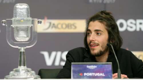 Νικήτης Eurovision: Διασωληνωμένος στην εντατική δίνει μάχη για τη ζωή του