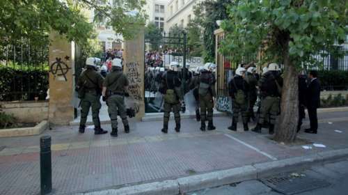 Ροπαλοφόροι χτύπησαν αστυνομικό -Προσπάθησε να συλλάβει ληστές