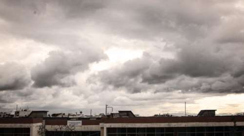 Φθινοπωρινή Κυριακή με συννεφιά, βροχές και καταιγίδες