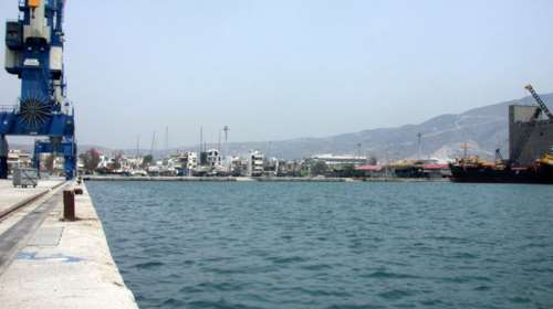 Βυθίστηκε σκάφος 19 μέτρων μέσα στο λιμάνι του Βόλου