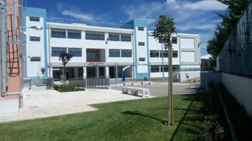 Τα 24 νέα σχολεία-κόσμημα με φυτεμένες στέγες, πλωτές σκάλες