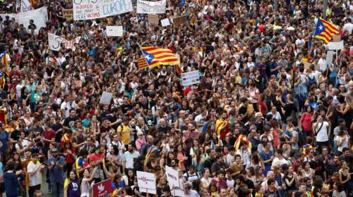 Καταλονία: Χιλιάδες στους δρόμους κατά της αστυνομικής βίας