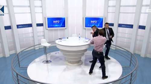 Μπουνιές και άγριο ξύλο on air σε πολιτική εκπομπή στη Σερβία video