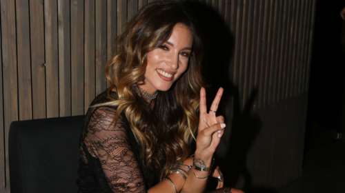 Η εγκυμονούσα Οικονομάκου κάνει pilates στο ατελιέ της [φωτο]