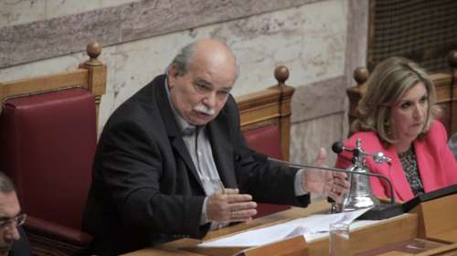 Αποδοκιμασία Βούτση για τις προσφυγές για τις τηλεοπτικές άδειες