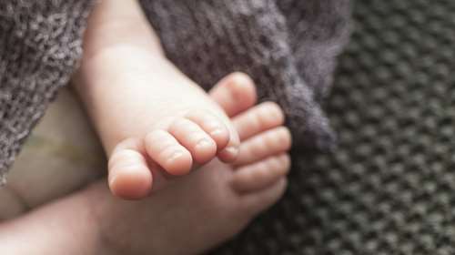 Μητέρα καταγγέλλει ότι άγνωστος προσπάθησε να αρπάξει το παιδί της