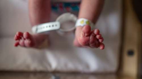 Ισόβια στον 22χρονο πατέρα που σκότωσε τη μόλις δυο ημερών κόρη του