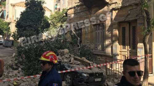 Κατέρρευσε κτήριο στον Πειραιά - Έρευνα για εγκλωβισμένους