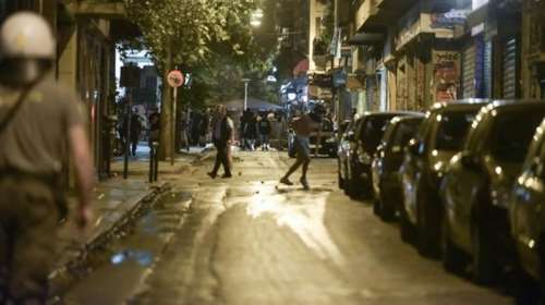 Επεισόδια μεταξύ αστυνομικών και αντιεξουσιαστών στα Εξάρχεια